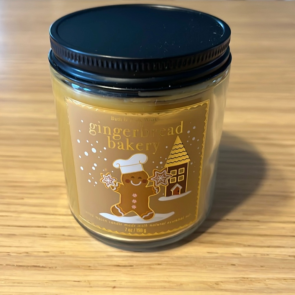 Bath & Body Works Single Wick Candle. Gingerbread Bakery. - Picture 1 of 3